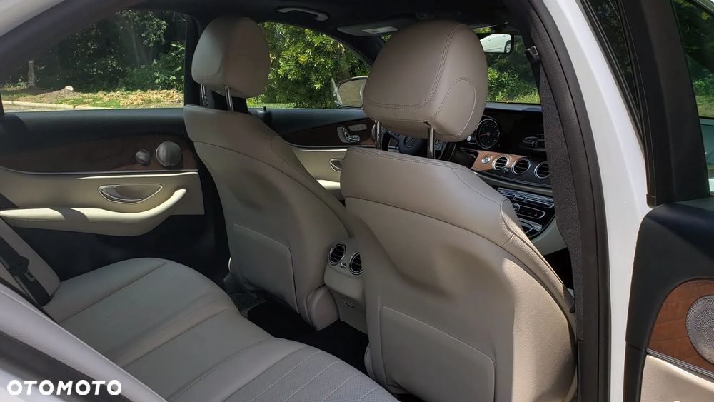 Mercedes-Benz Klasa E 300 9G-TRONIC - 25