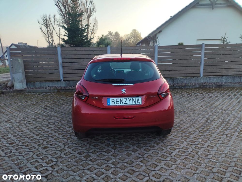 Peugeot 208 - 8