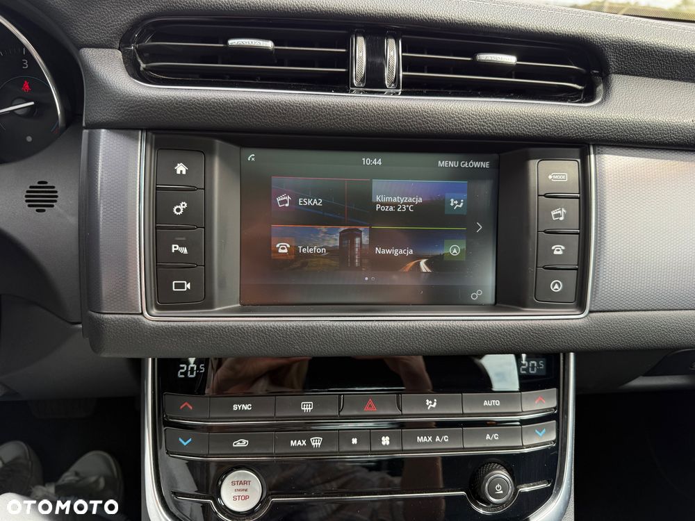 Jaguar XF 30d R-Sport - 17