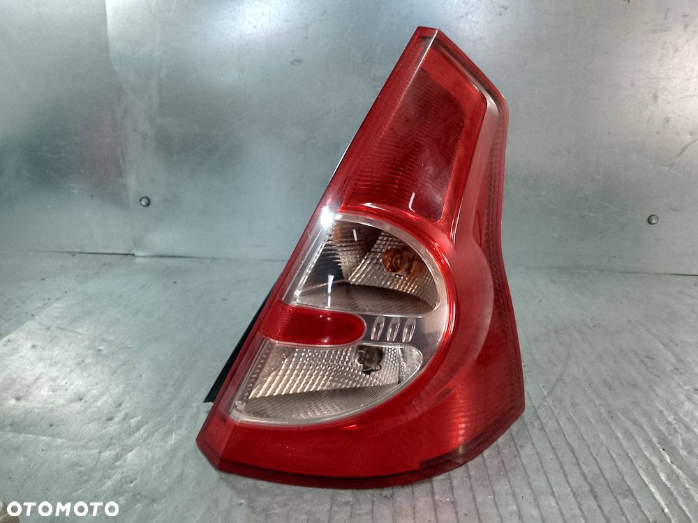 LAMPA TYLNA PRAWA DACIA SANDERO I 8200734824  62421002 HATCHBACK - 1