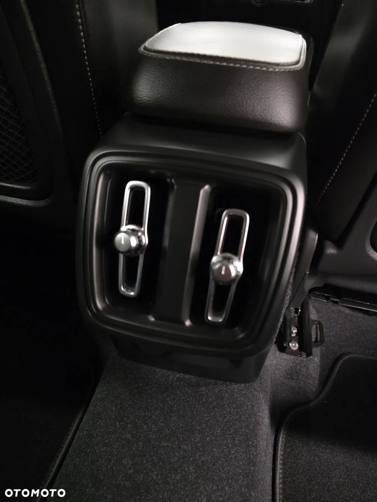Volvo XC 40 D4 AWD Geartronic Inscription - 22