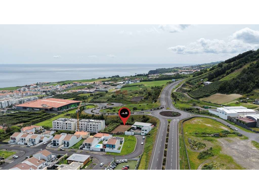 Oportunidade Única: Terreno Urbano no Centro de Vila Franca do Campo - Grande imagem: 3/14