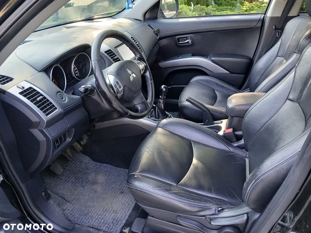 Mitsubishi Outlander - 8