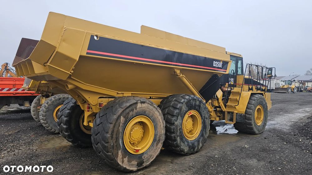 Caterpillar D 250E wozidło przegubowe - 4