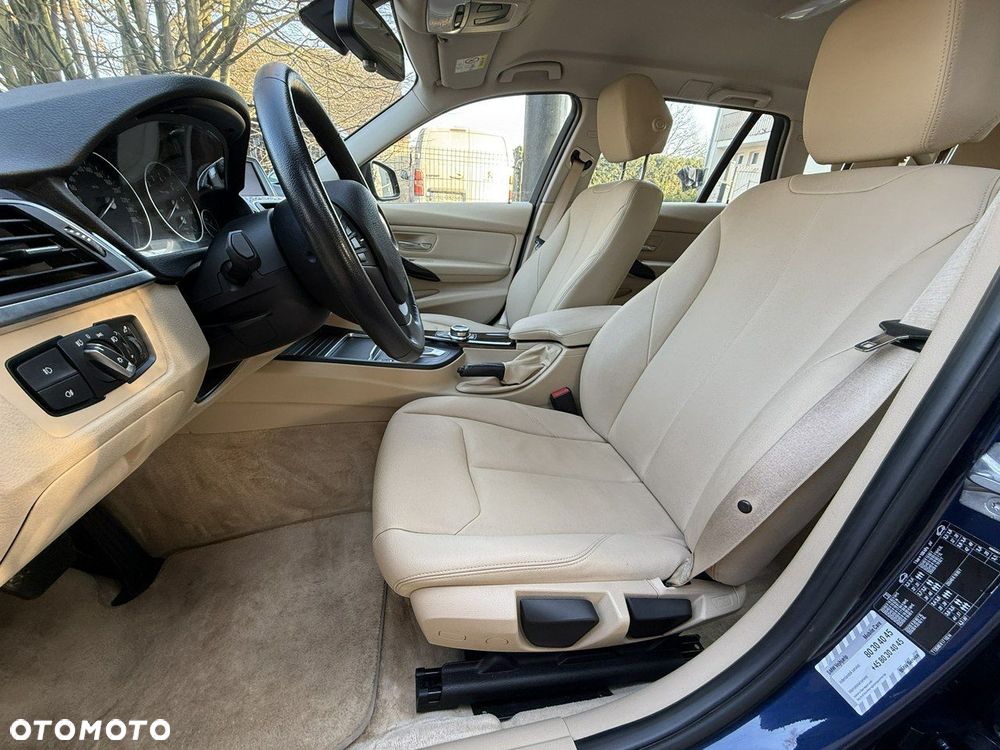 BMW Seria 3 320i Luxury Line - 27