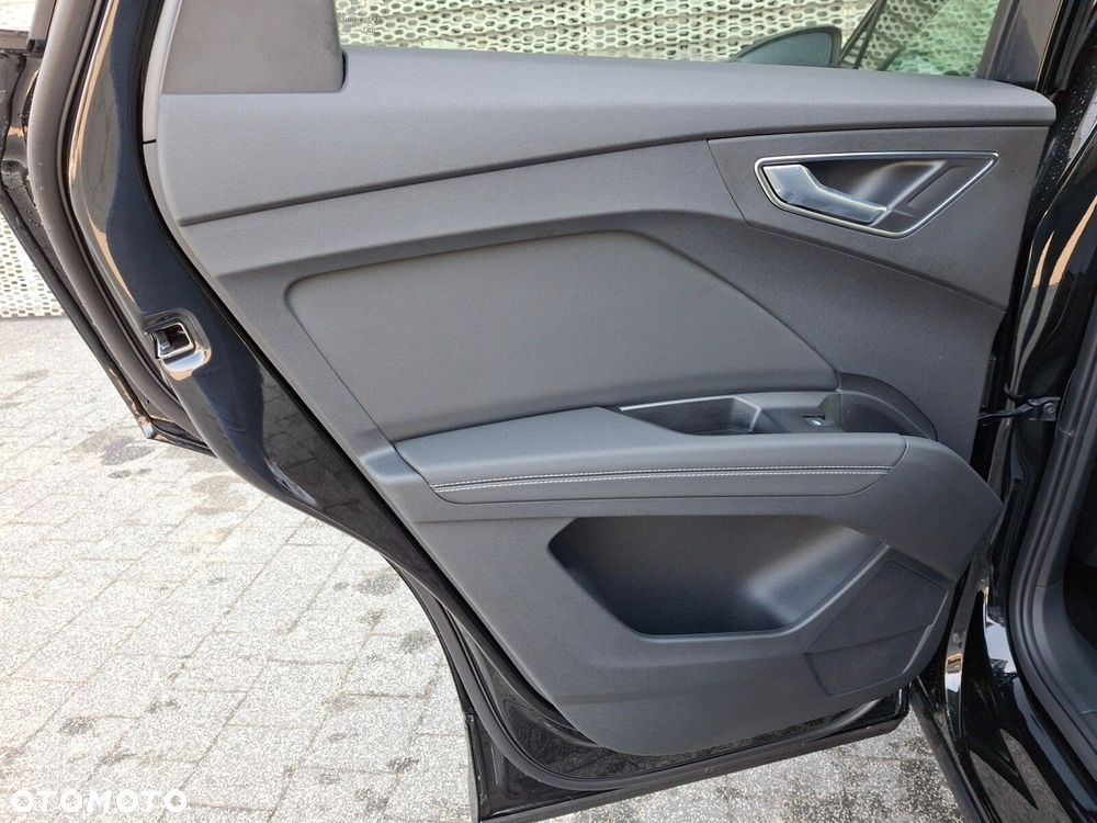 Audi Q4 e-tron - 13