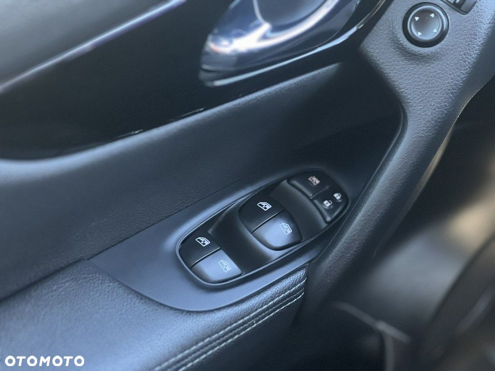 Nissan Qashqai 1.3 DIG-T N-Connecta EU6d - 26