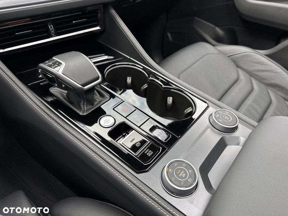 Volkswagen Touareg - 28