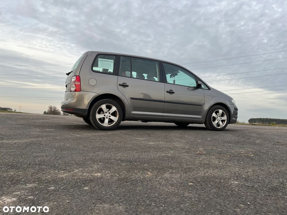 Volkswagen Touran 1.4 TSI Conceptline - 3