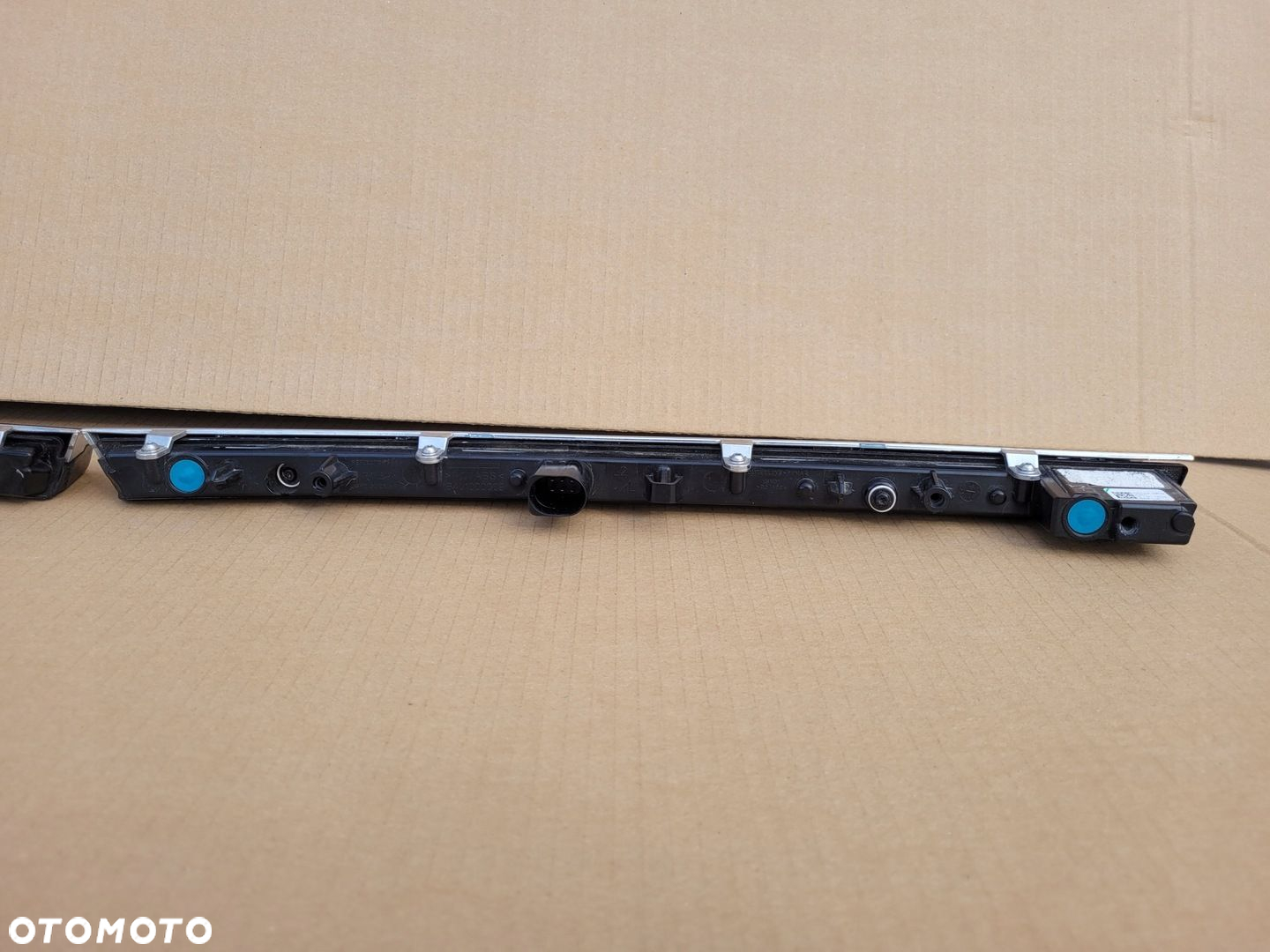 VW TIGUAN II ALLSPACE LISTWA LED GRILL PRAWA - 5