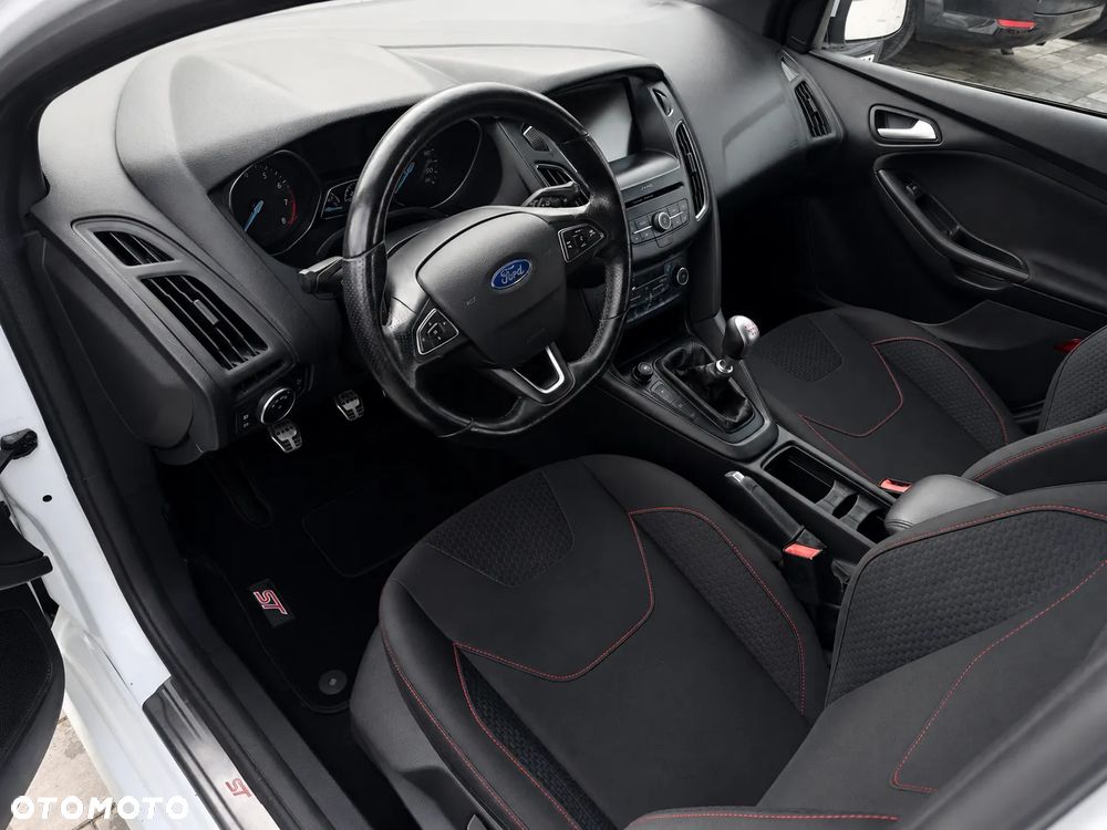 Ford Focus 1.5 EcoBoost STart-Stopp-System ST-LINE - 19