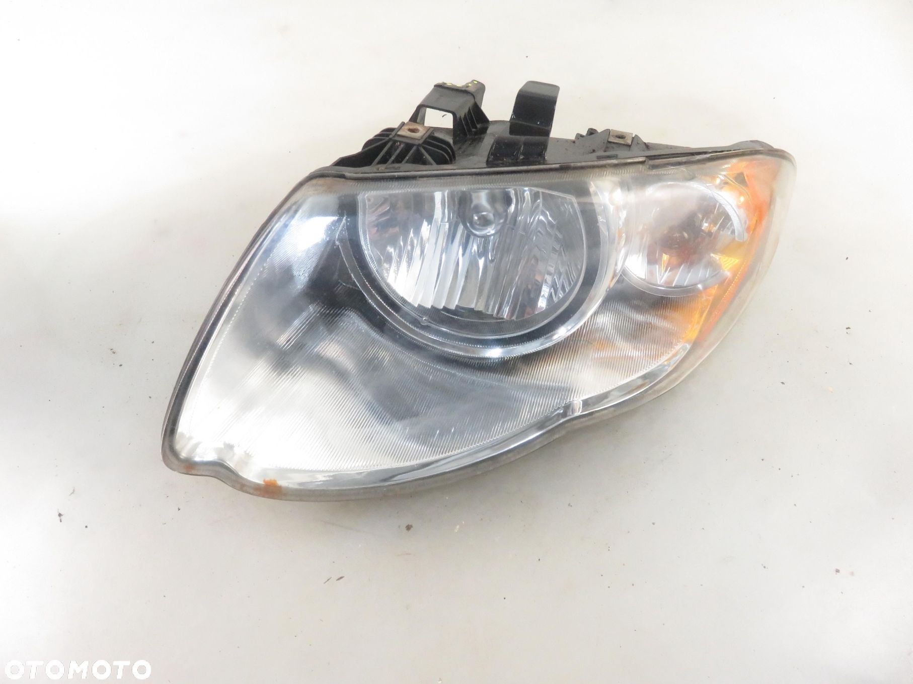 LAMPA LEWA PRZEDNIA CHRYSLER VOYAGER IV - 1