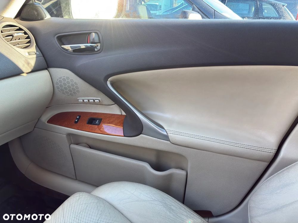 Lexus IS 220 D Prestige - 14