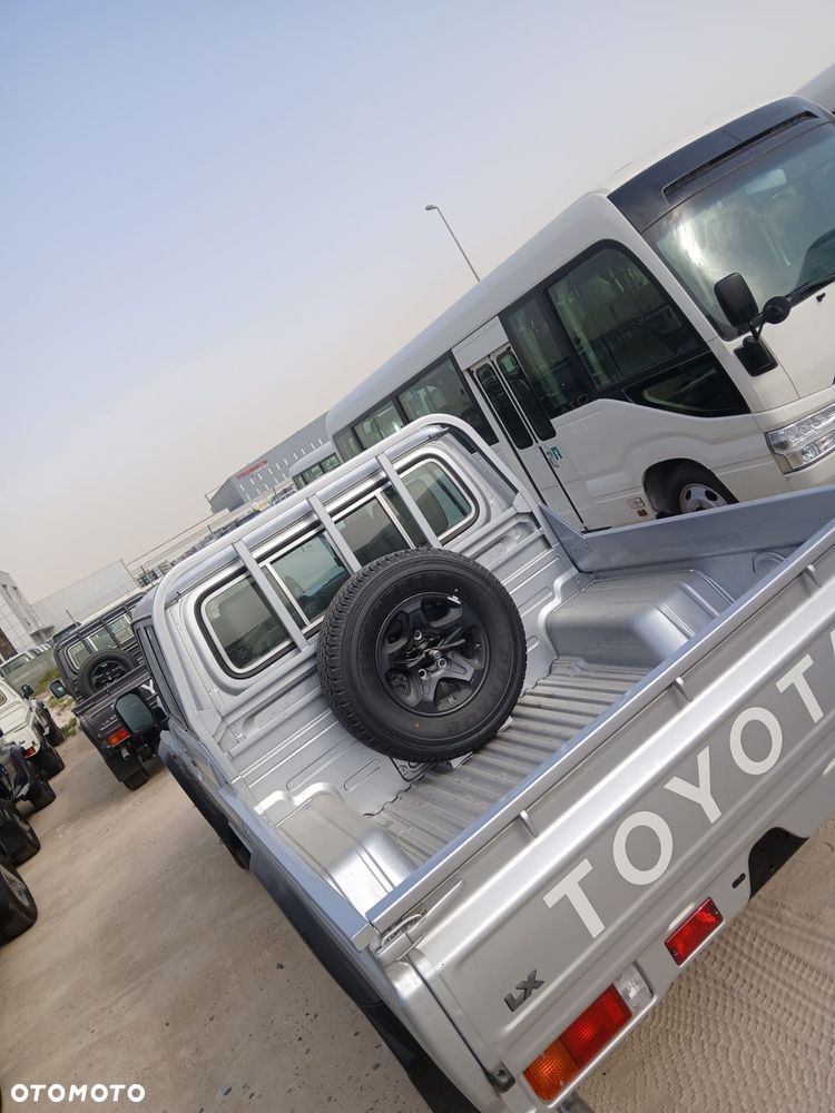 Toyota Land Cruiser - 37