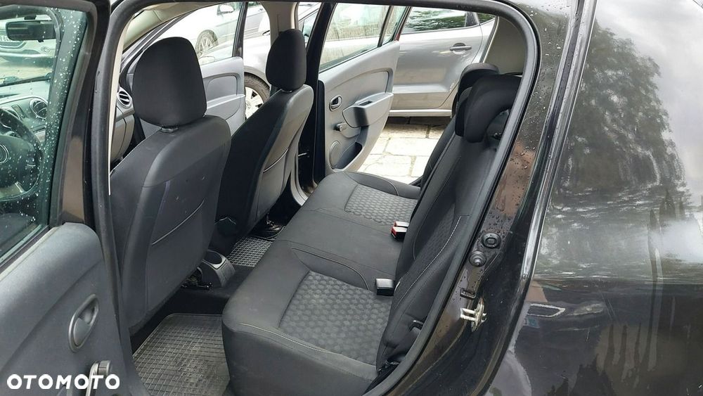 Dacia Sandero - 9