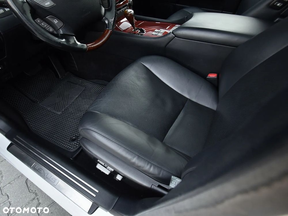 Lexus LS 600h Superior - 18