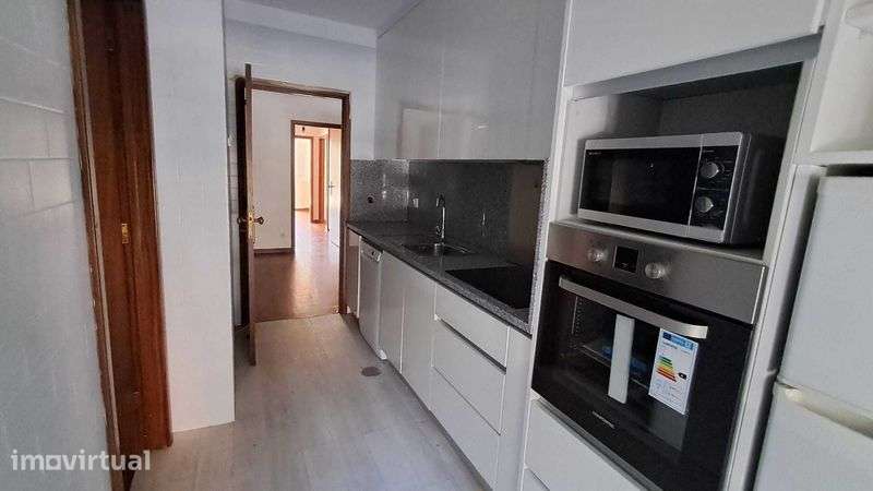 Apartamento T3 no Porto - Grande imagem: 2/12
