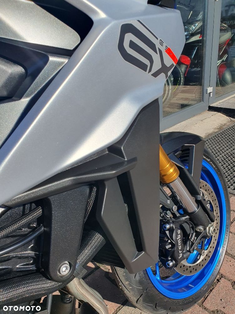 Suzuki GSX - 38
