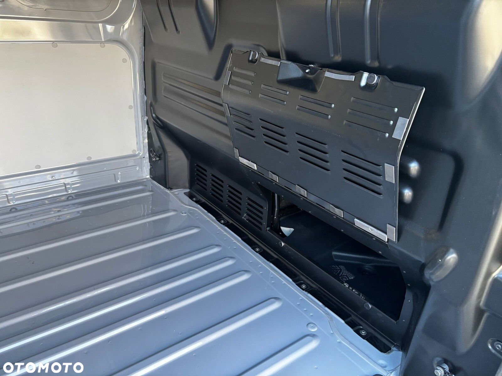 Volkswagen Transporter 2.0 TDI 150 KM 8-b automat. L1 - 6