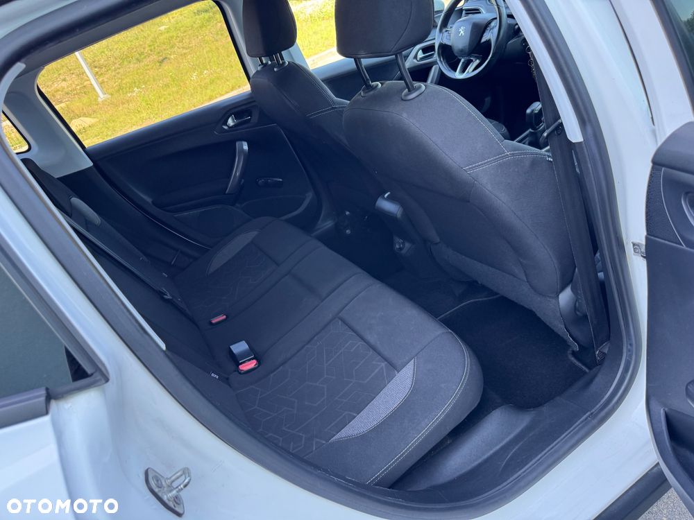 Peugeot 2008 Blue-HDi FAP 100 STOP & START Style - 26