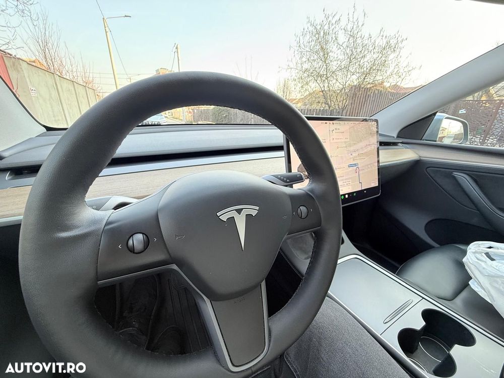 Tesla Model Y AWD Performance - 7