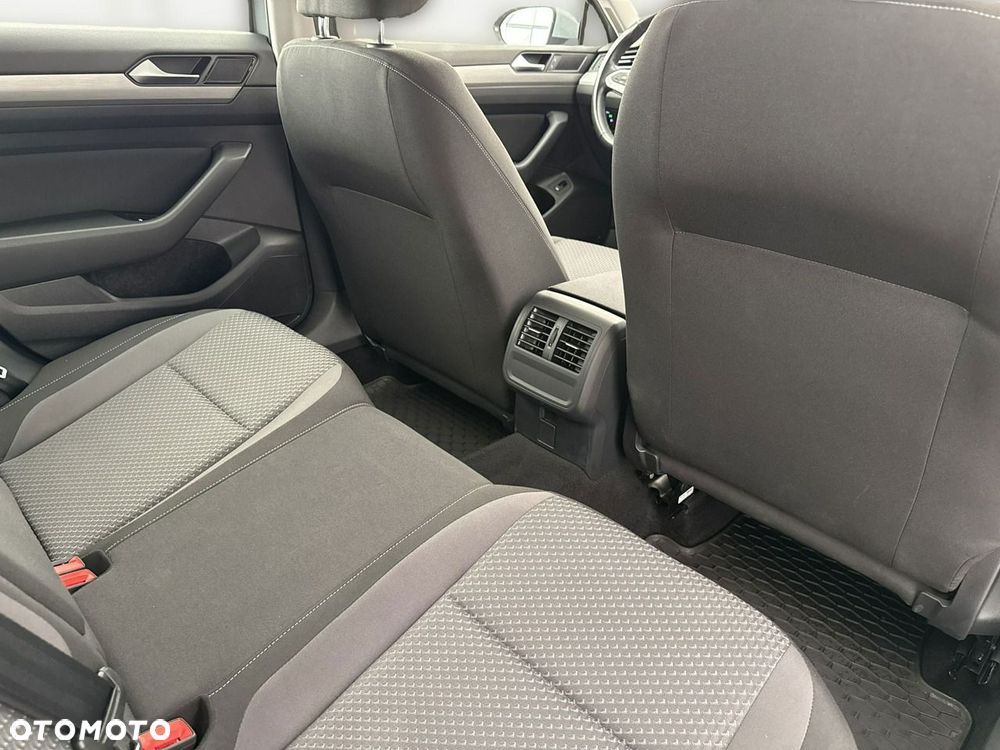 Volkswagen Passat - 24