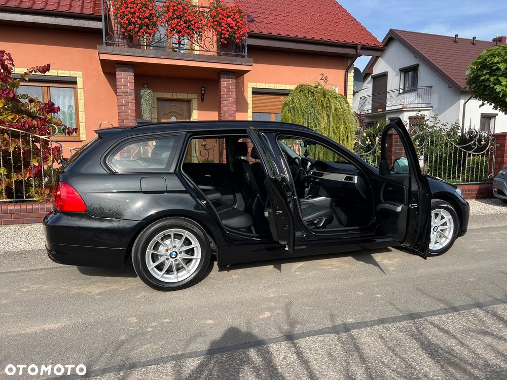 BMW Seria 3 318d DPF Edition Sport - 32