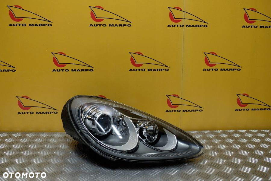 PORSCHE CAYENNE 2010 2011- REFLEKTOR LAMPA XENON R USA - 2
