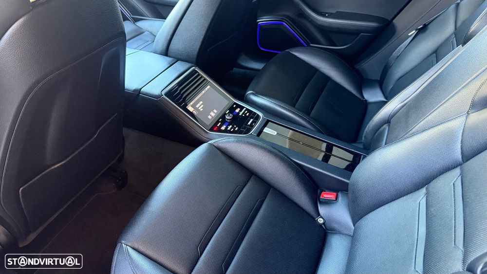 Porsche Panamera 4 E-Hybrid - 24