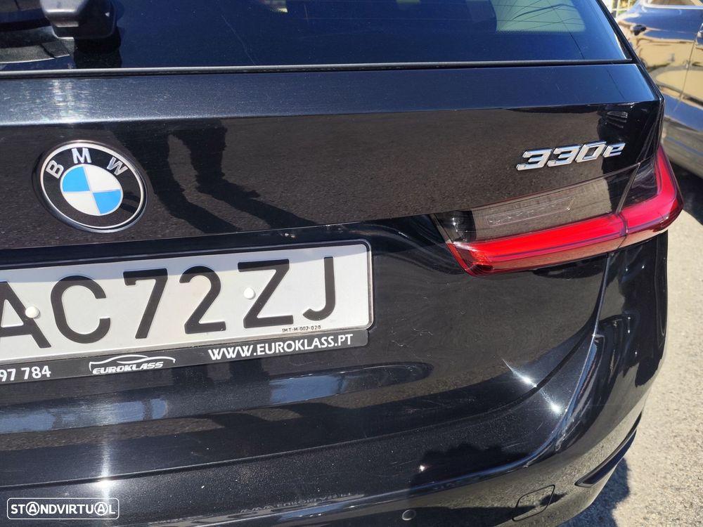 BMW 330 e Touring Auto - 31