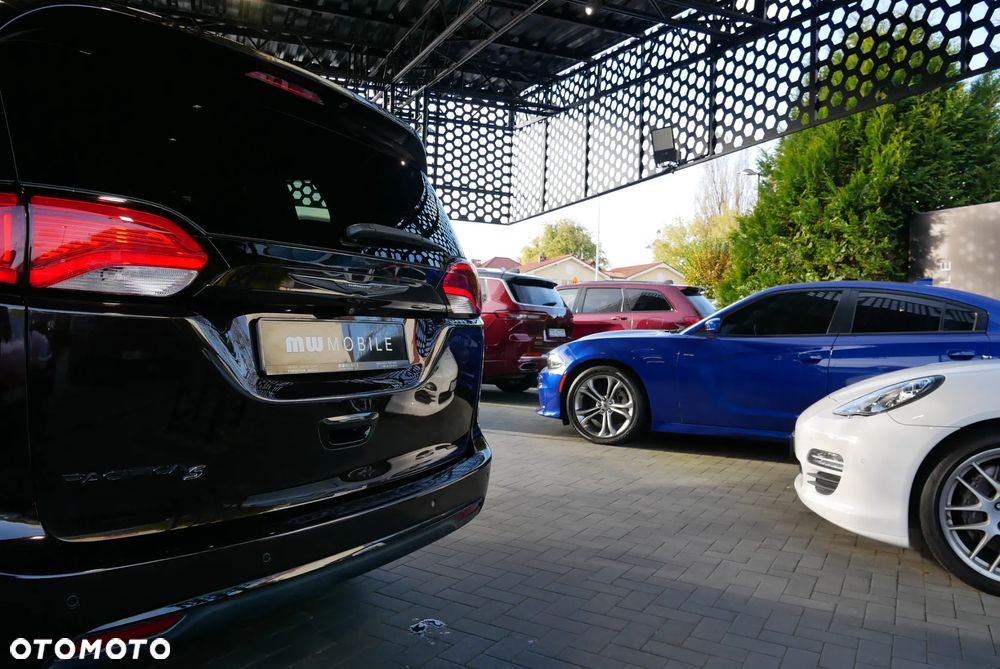 Chrysler Pacifica - 30