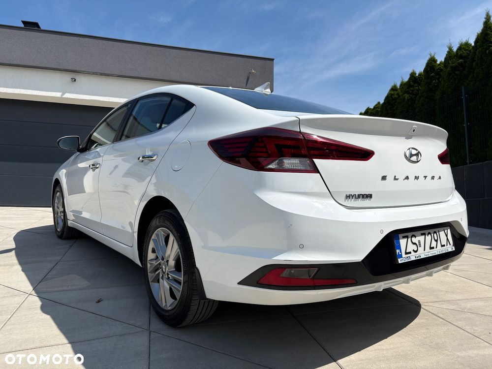 Hyundai Elantra 1.6 Comfort - 3