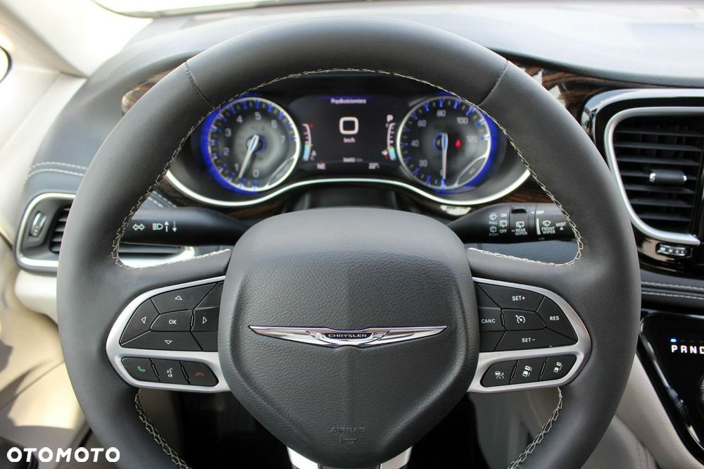 Chrysler Pacifica - 18