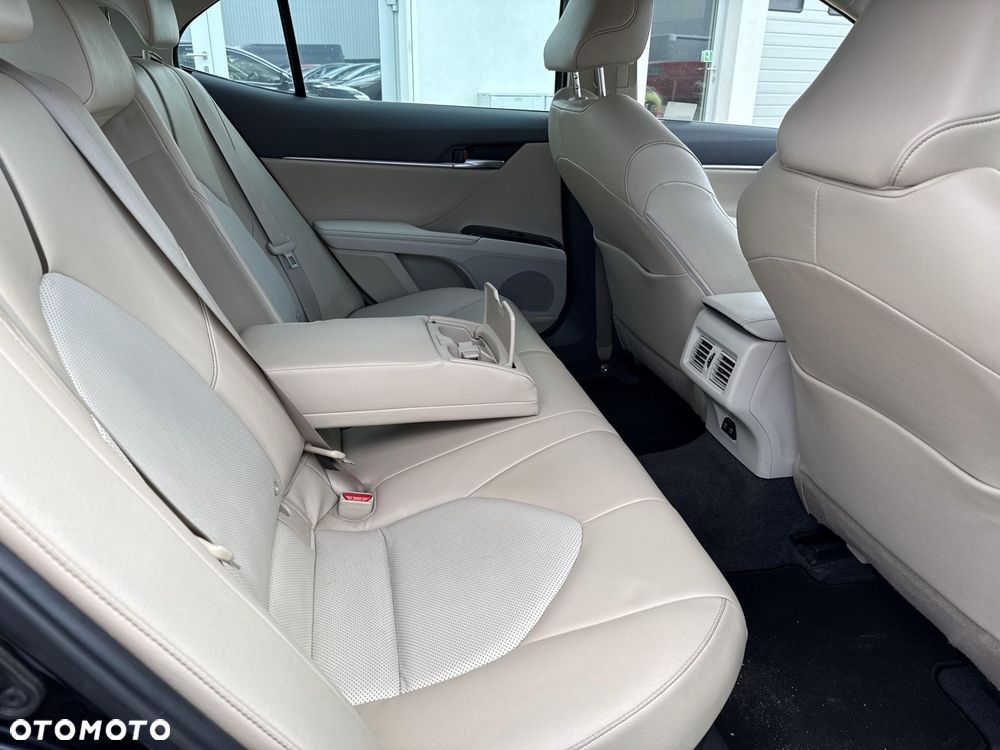 Toyota Camry 2.5 Hybrid Executive CVT - 9