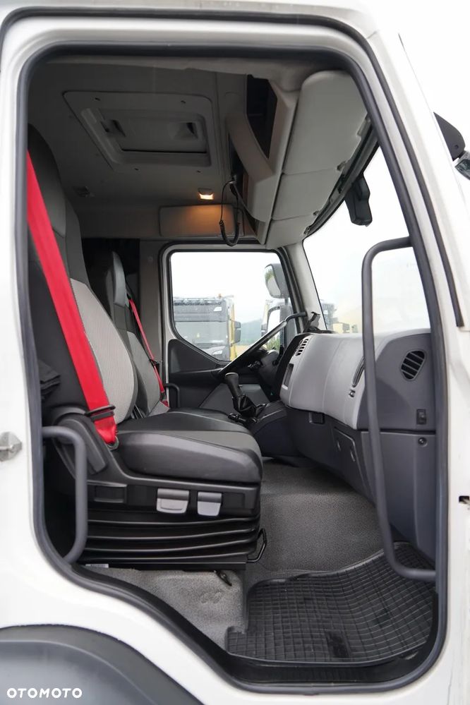 Renault D 250 / CHŁODNIA - 6,7 m / THERMO KING T 600R / + WINDA ZAŁADOWCZA PALFINGER / - 31