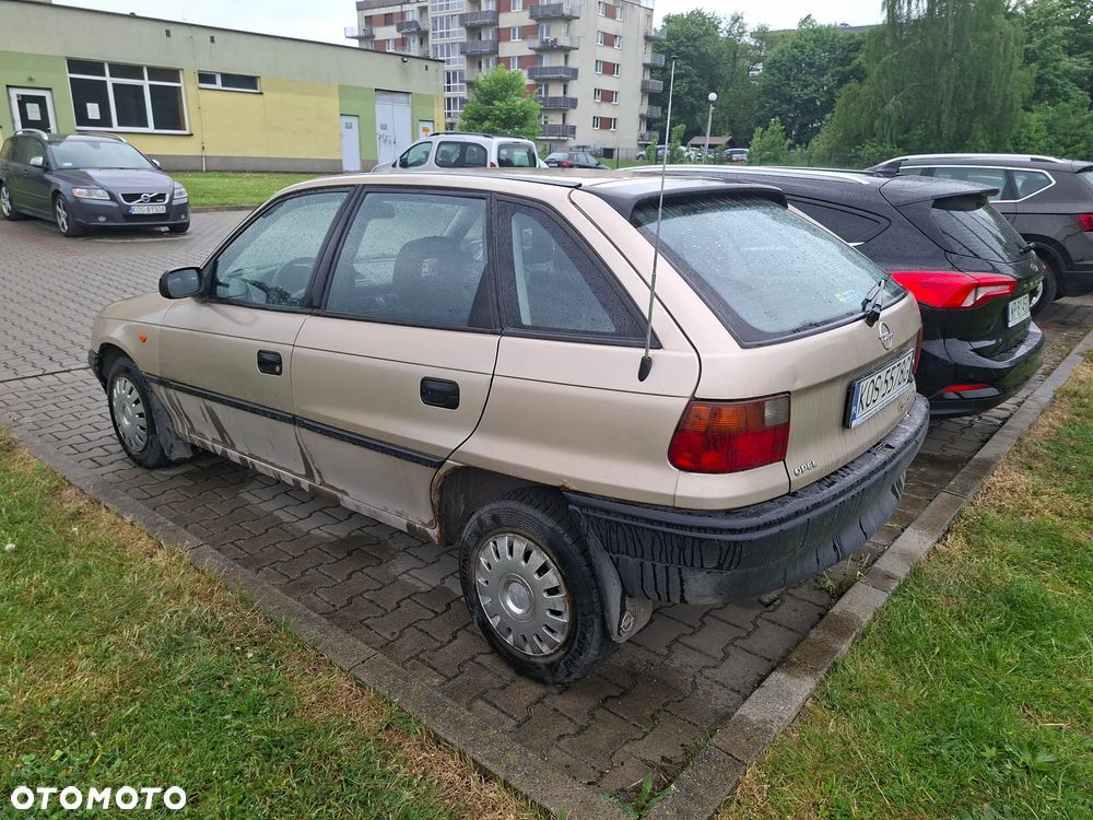 Opel Astra 1.4 Base - 4