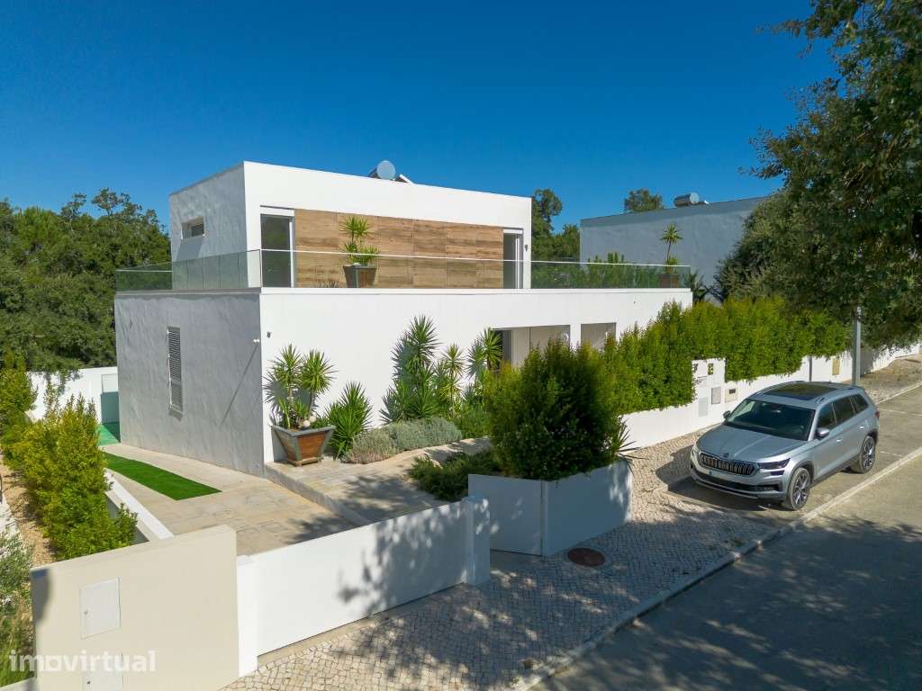 Moradia nova de luxo com piscina no Alto das Vinhas, Sesimbra. V3+1... - Grande imagem: 2/43