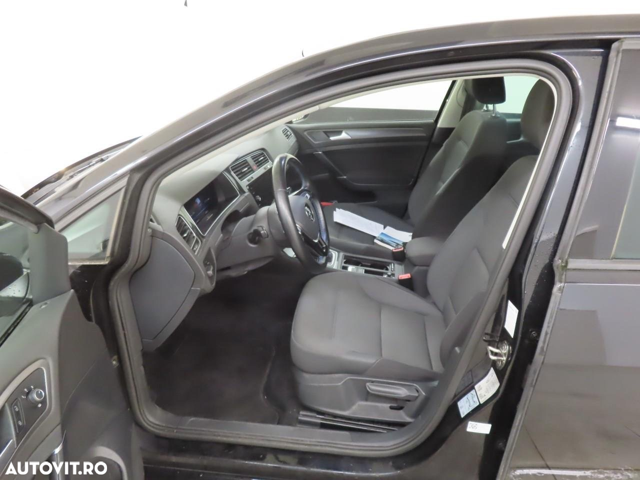 Volkswagen Golf e-Golf - 29