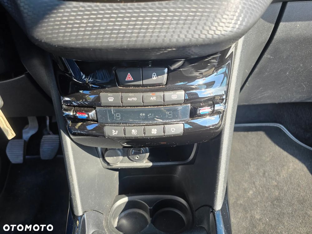 Peugeot 2008 - 31