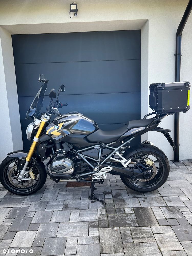 BMW R - 1