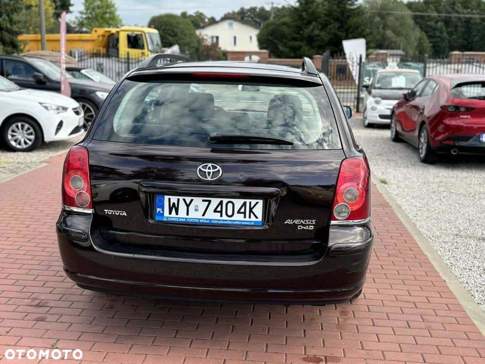 Toyota Avensis - 9