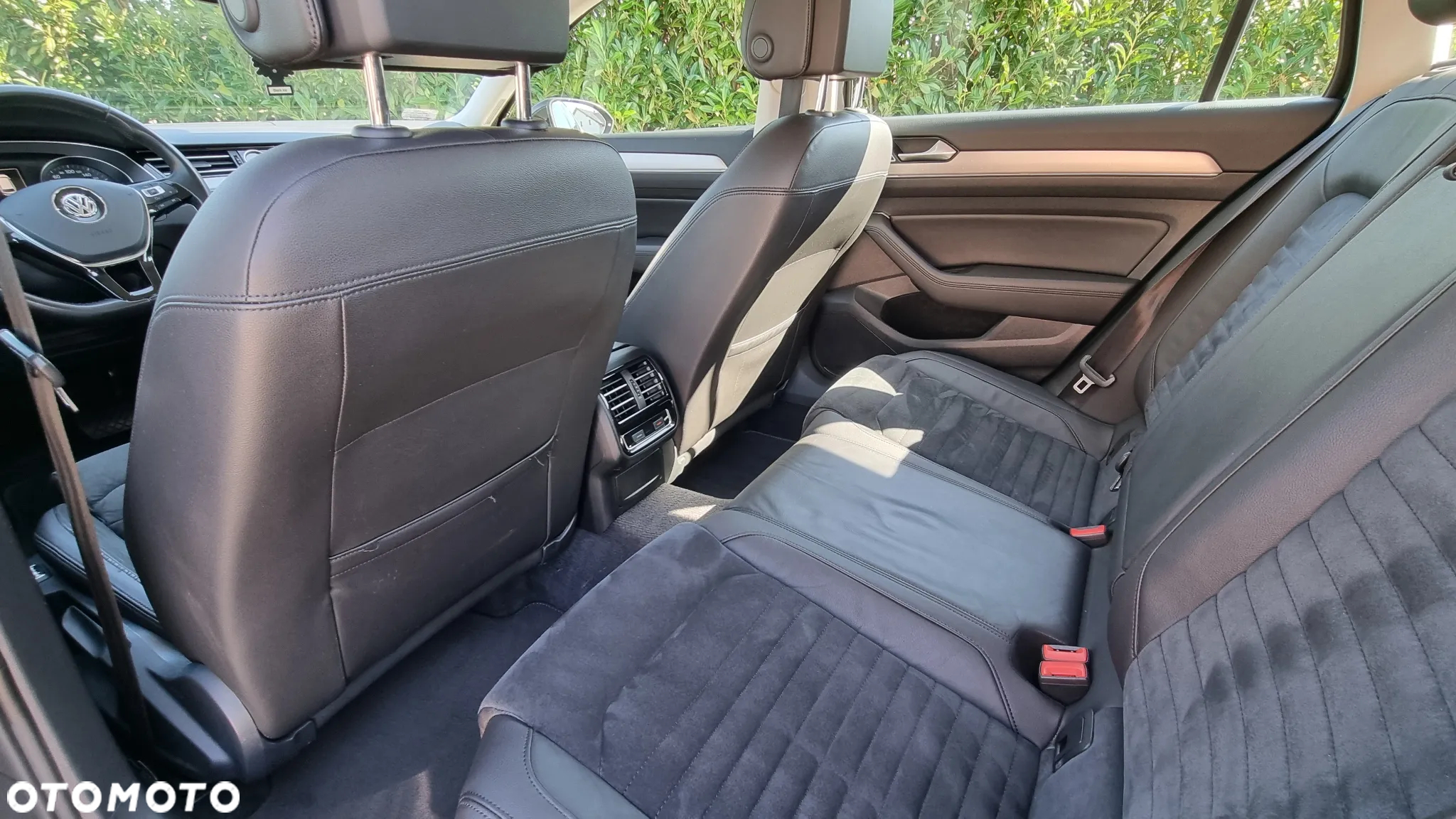 Volkswagen Passat - 11