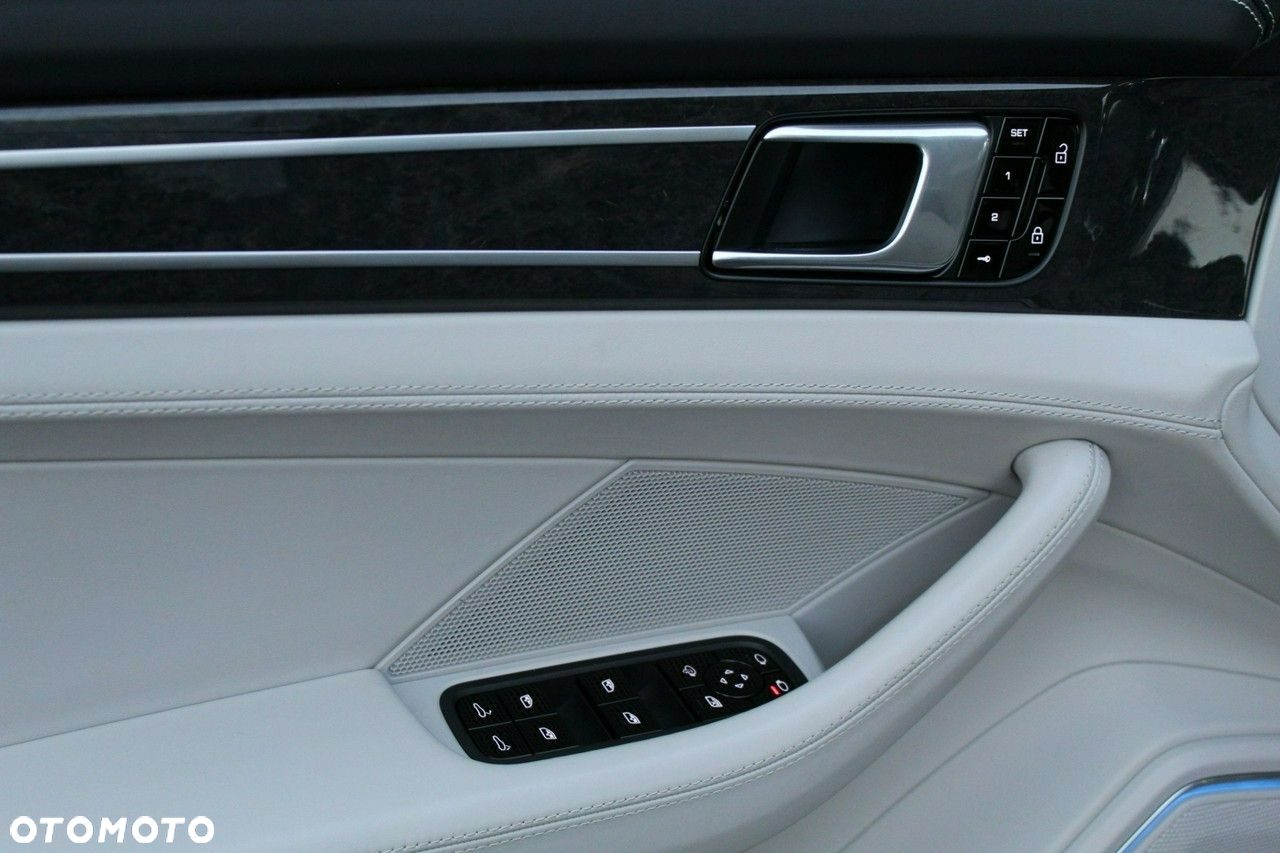 Porsche Panamera - 21