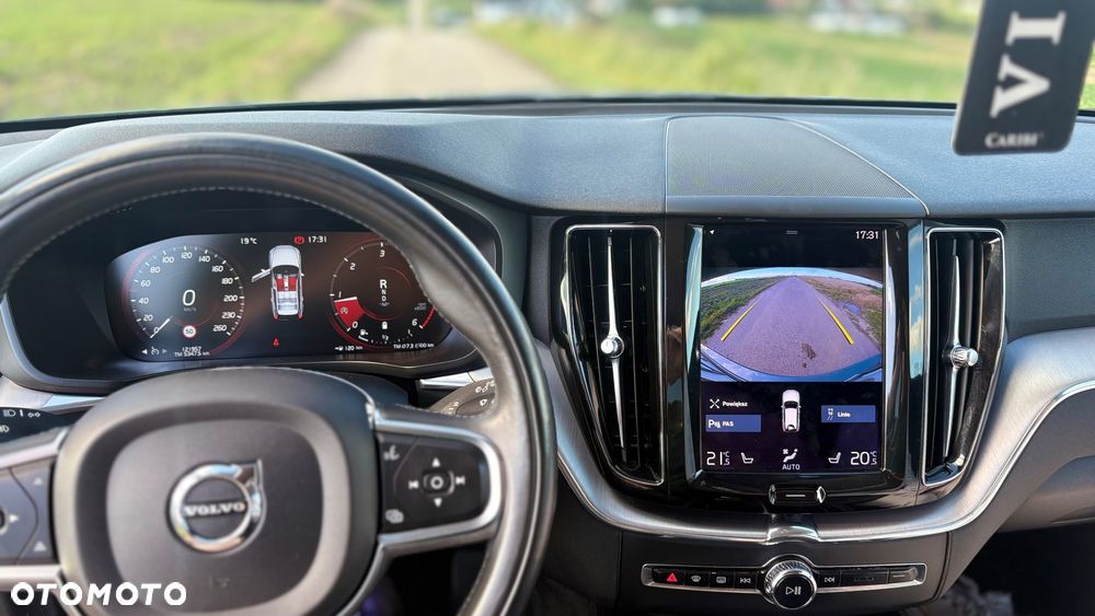 Volvo XC 60 B4 D Momentum - 17