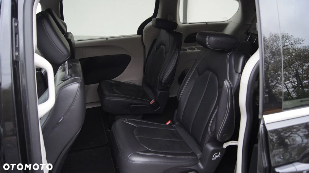 Chrysler Pacifica - 14