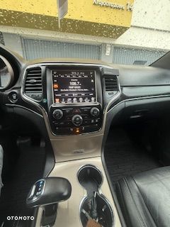 Jeep Grand Cherokee - 16