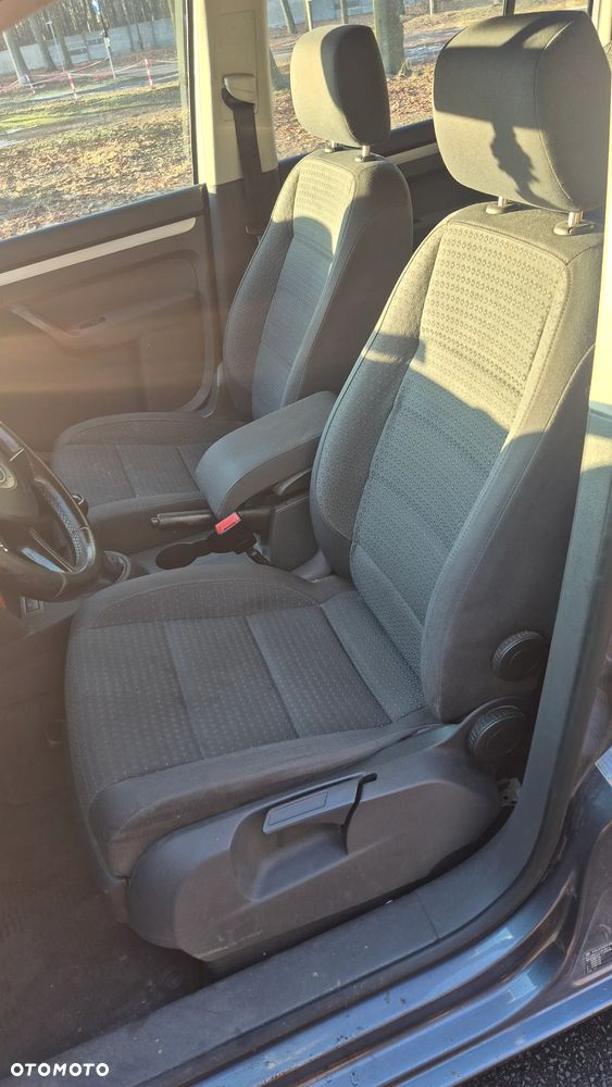 Volkswagen Touran 1.6 FSI - 10