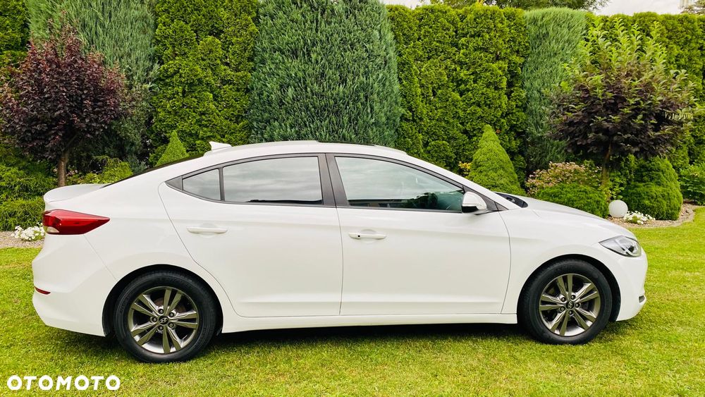 Hyundai Elantra - 11