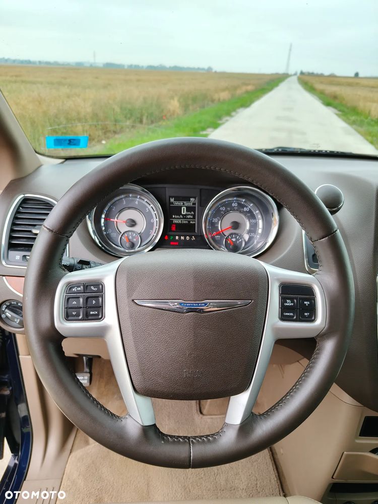 Chrysler Town & Country 3.6 Limited - 15