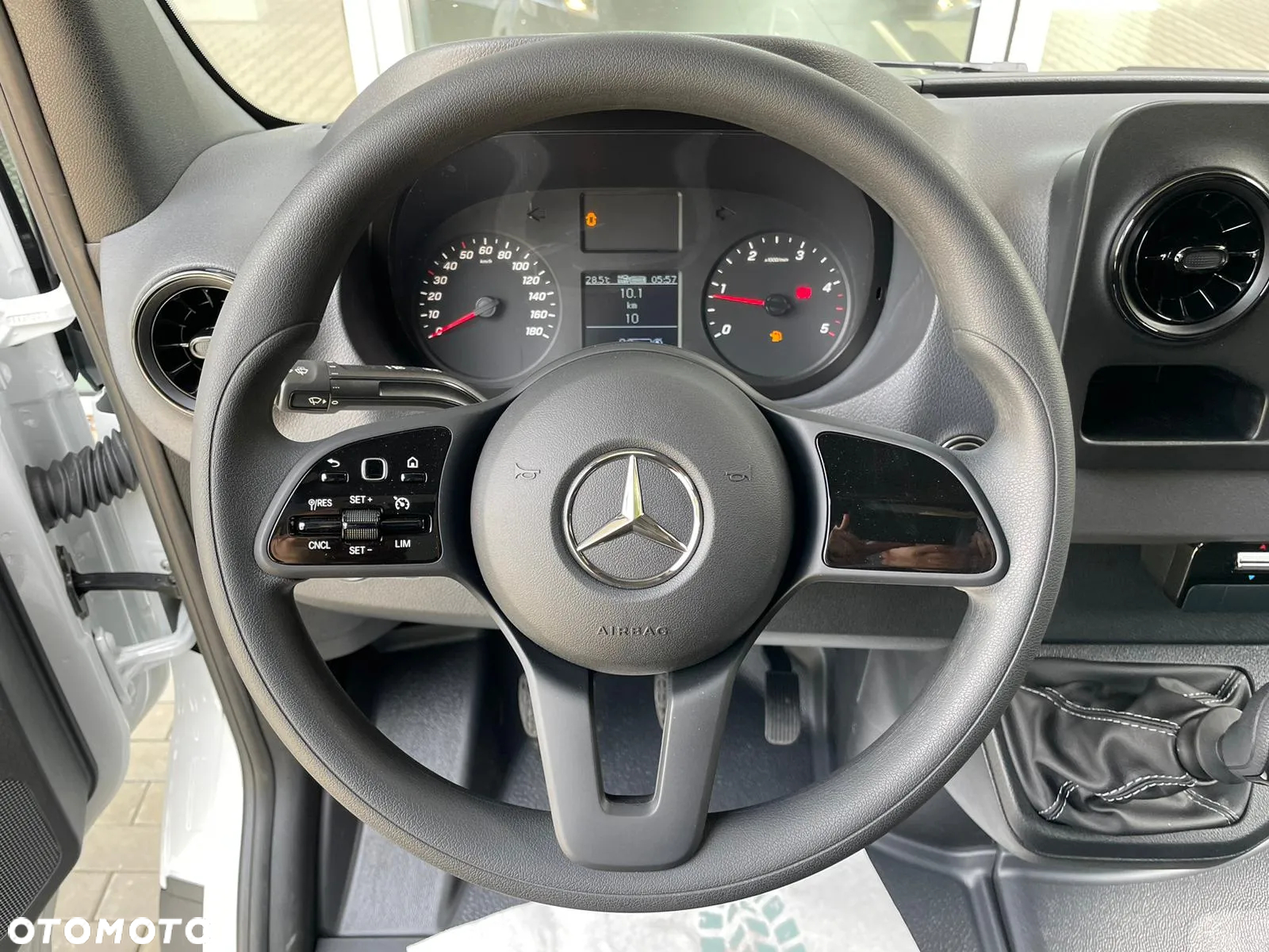 Mercedes-Benz Sprinter - 11